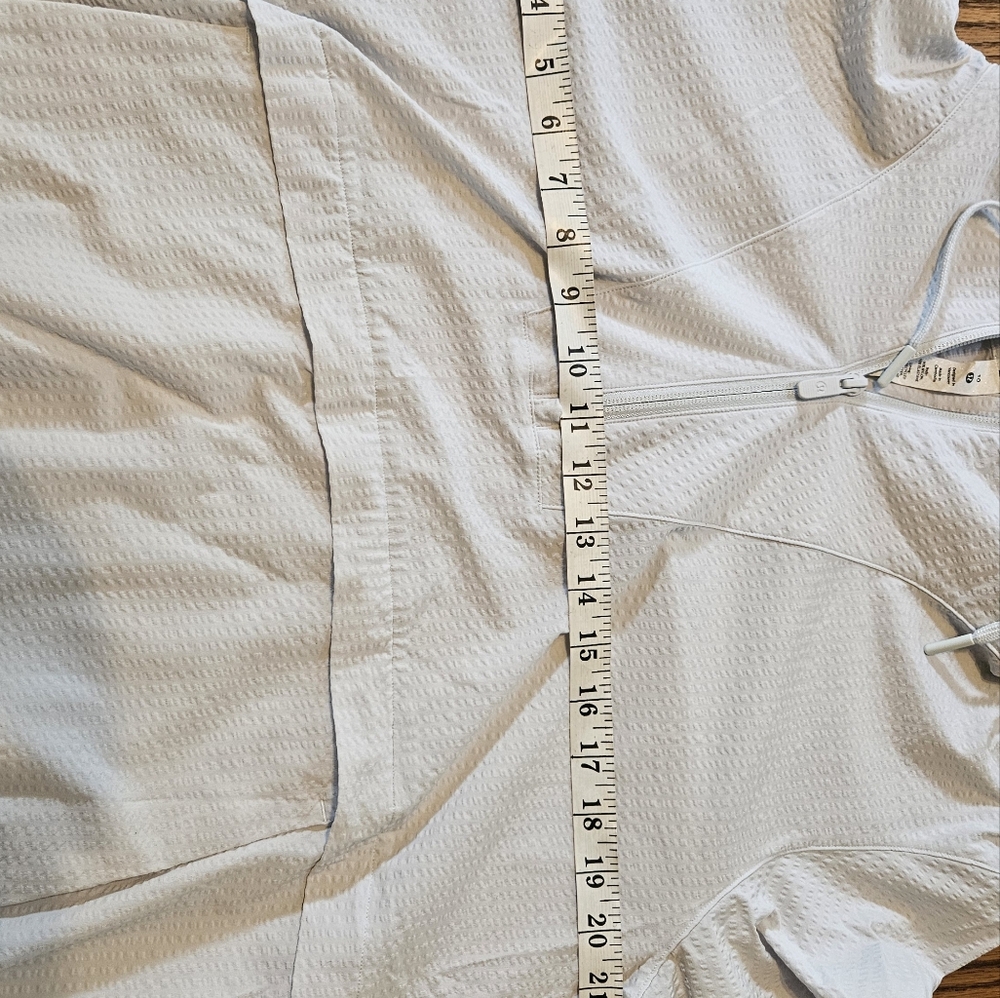 Lululemon Womens Pullover. Light Blue. Size 10. - Picture 7 of 10